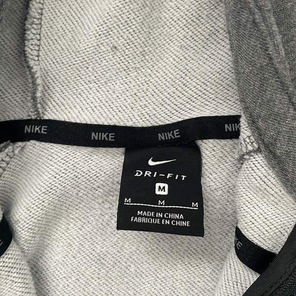 Kids Nike DriFit Half Zip Hooded Sweatshirt. Size Medium - Picture 3 of 5